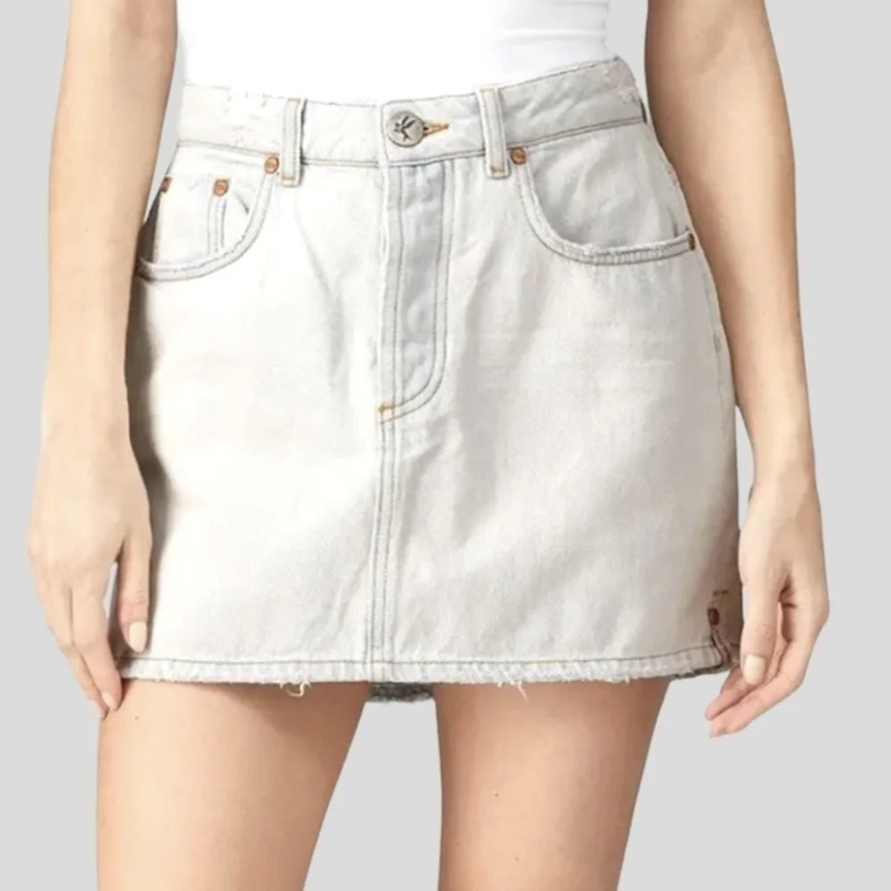 One‎ Teaspoon Brando 2020 Button Fly Lightly Distressed Light Denim Mini Skirt